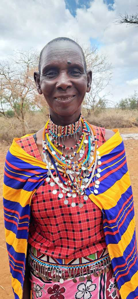 Porträt einer Maasai-Frau aus Loolepo