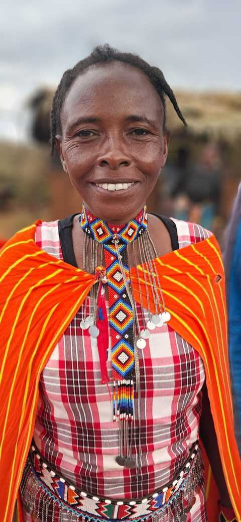 Porträt einer Maasai-Frau aus Loolepo